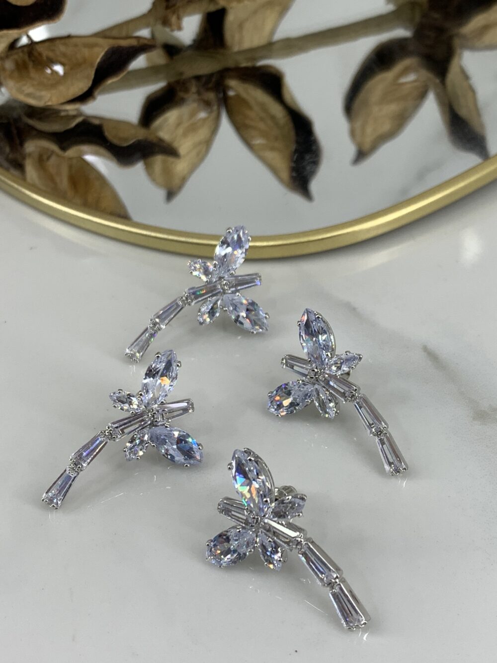 Kristalne mindjuse  u obliku leptira