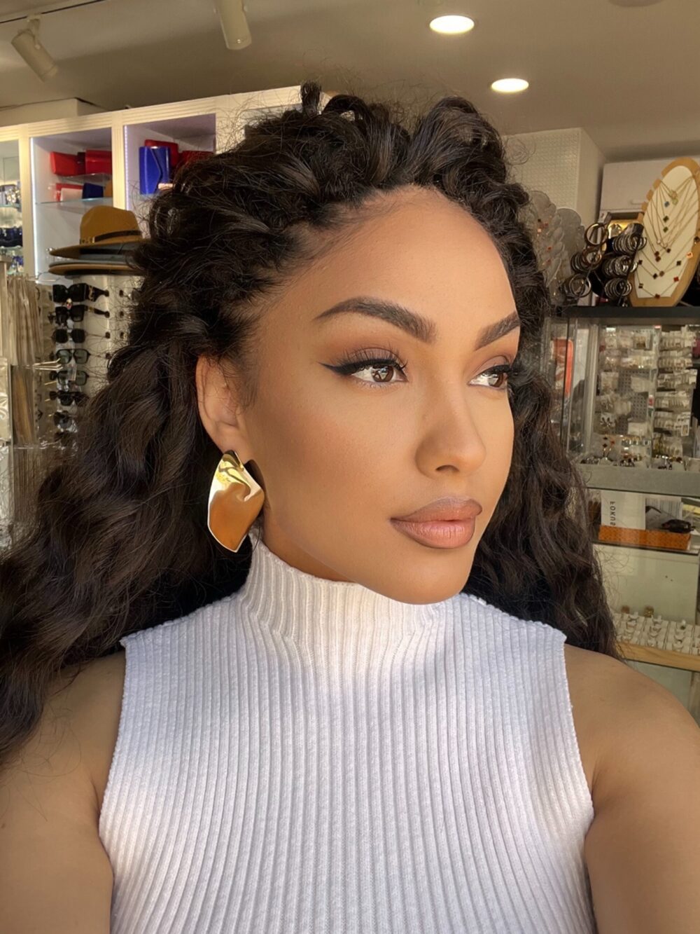 Mindjuse u neobicnom obliku – vise boja