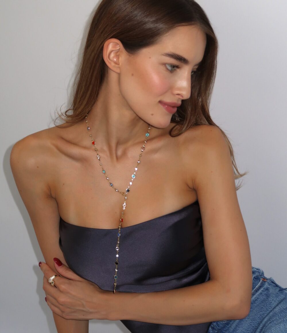 Ogrlica od nerdjajućeg čelika sa šarenim kristalima